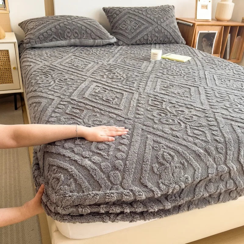 Autumn and Winter Fleece Bedspread, Mattress Protector, Dust Cover Fitted Sheet Suitable for Bedroom Dormitory Hotel Queen Size