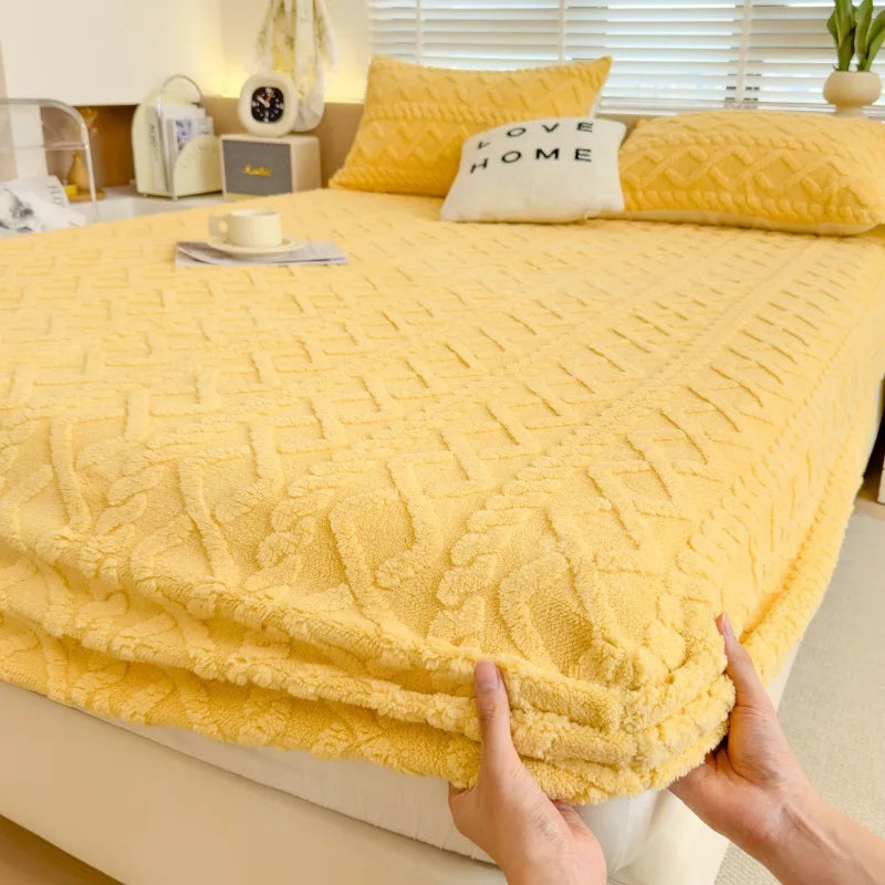 Autumn and Winter Fleece Bedspread, Mattress Protector, Dust Cover Fitted Sheet Suitable for Bedroom Dormitory Hotel Queen Size