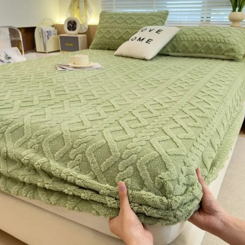 Autumn and Winter Fleece Bedspread, Mattress Protector, Dust Cover Fitted Sheet Suitable for Bedroom Dormitory Hotel Queen Size