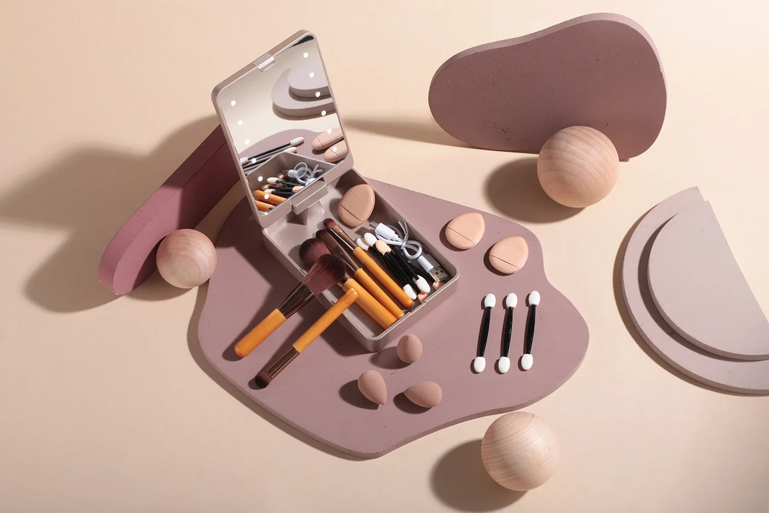 Travel Makeup Brush Set Small Portable With LED mirror and 14 pcs Makeup Brushes For Women Beauty Makeup Kit And Storage Box