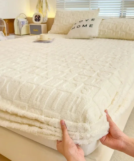 Autumn and Winter Fleece Bedspread, Mattress Protector, Dust Cover Fitted Sheet Suitable for Bedroom Dormitory Hotel Queen Size
