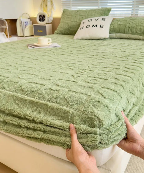 Autumn and Winter Fleece Bedspread, Mattress Protector, Dust Cover Fitted Sheet Suitable for Bedroom Dormitory Hotel Queen Size