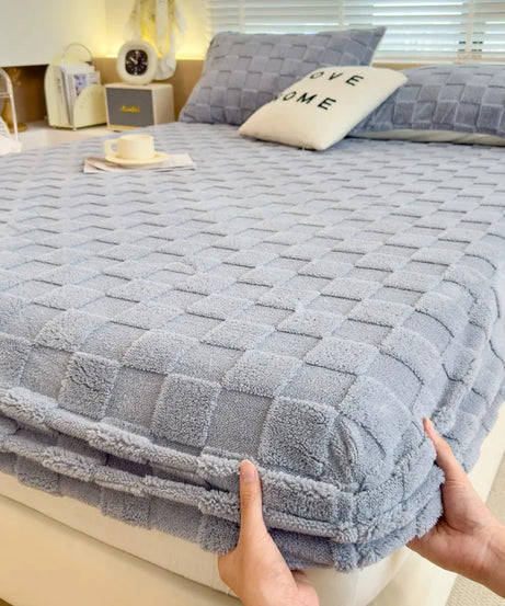 Autumn and Winter Fleece Bedspread, Mattress Protector, Dust Cover Fitted Sheet Suitable for Bedroom Dormitory Hotel Queen Size