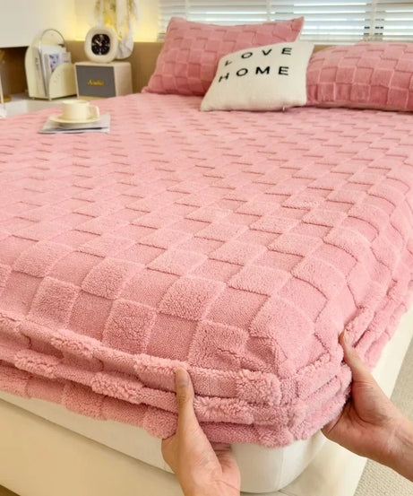 Autumn and Winter Fleece Bedspread, Mattress Protector, Dust Cover Fitted Sheet Suitable for Bedroom Dormitory Hotel Queen Size