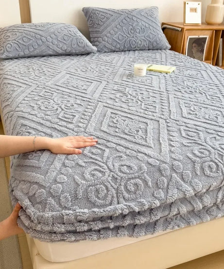 Autumn and Winter Fleece Bedspread, Mattress Protector, Dust Cover Fitted Sheet Suitable for Bedroom Dormitory Hotel Queen Size