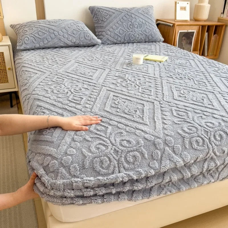 Autumn and Winter Fleece Bedspread, Mattress Protector, Dust Cover Fitted Sheet Suitable for Bedroom Dormitory Hotel Queen Size