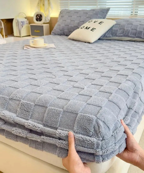 Autumn and Winter Fleece Bedspread, Mattress Protector, Dust Cover Fitted Sheet Suitable for Bedroom Dormitory Hotel Queen Size