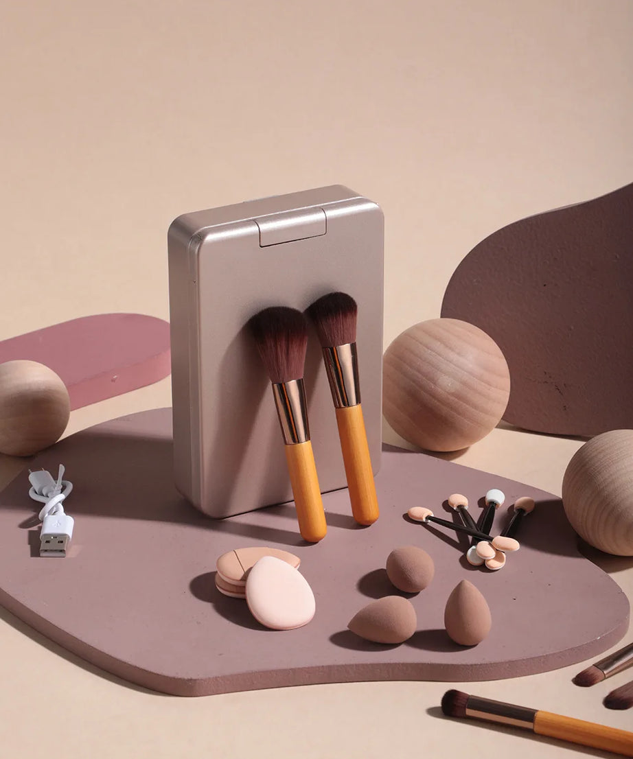 Travel Makeup Brush Set Small Portable With LED mirror and 14 pcs Makeup Brushes For Women Beauty Makeup Kit And Storage Box