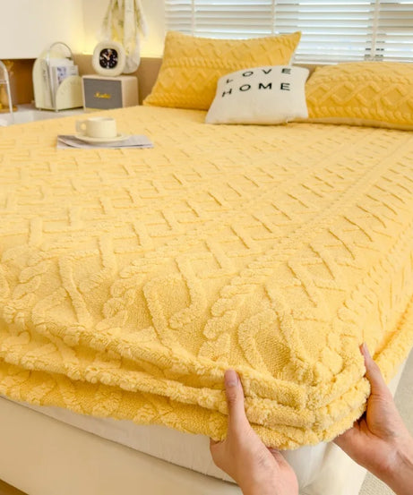 Autumn and Winter Fleece Bedspread, Mattress Protector, Dust Cover Fitted Sheet Suitable for Bedroom Dormitory Hotel Queen Size