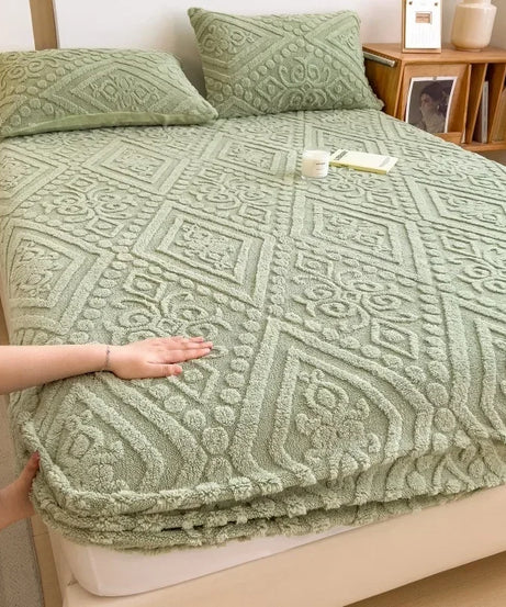 Autumn and Winter Fleece Bedspread, Mattress Protector, Dust Cover Fitted Sheet Suitable for Bedroom Dormitory Hotel Queen Size