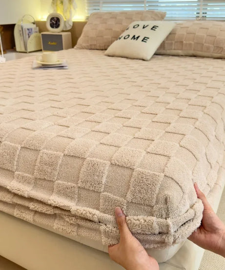 Autumn and Winter Fleece Bedspread, Mattress Protector, Dust Cover Fitted Sheet Suitable for Bedroom Dormitory Hotel Queen Size