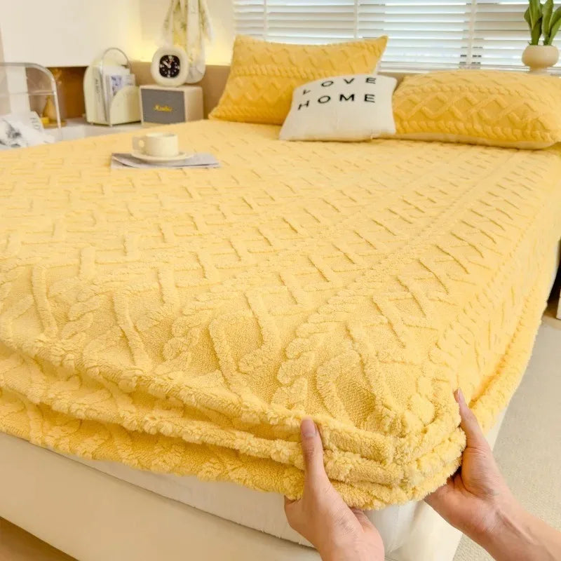 Autumn and Winter Fleece Bedspread, Mattress Protector, Dust Cover Fitted Sheet Suitable for Bedroom Dormitory Hotel Queen Size