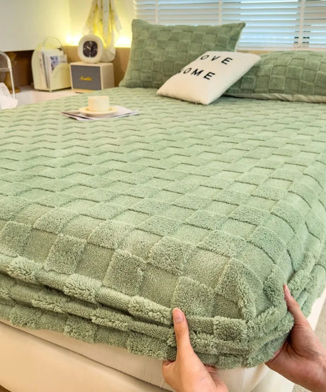 Autumn and Winter Fleece Bedspread, Mattress Protector, Dust Cover Fitted Sheet Suitable for Bedroom Dormitory Hotel Queen Size