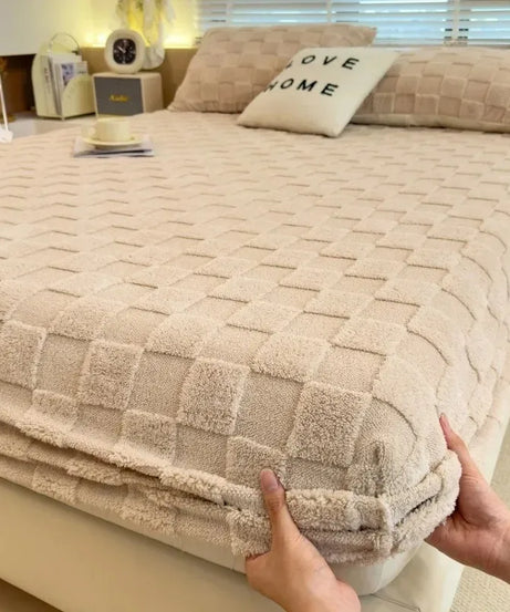 Autumn and Winter Fleece Bedspread, Mattress Protector, Dust Cover Fitted Sheet Suitable for Bedroom Dormitory Hotel Queen Size