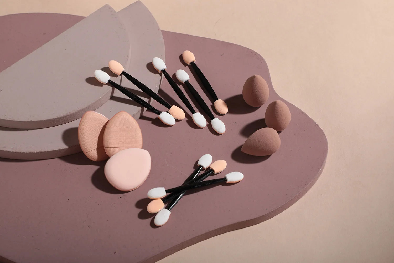 Travel Makeup Brush Set Small Portable With LED mirror and 14 pcs Makeup Brushes For Women Beauty Makeup Kit And Storage Box