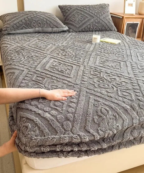 Autumn and Winter Fleece Bedspread, Mattress Protector, Dust Cover Fitted Sheet Suitable for Bedroom Dormitory Hotel Queen Size