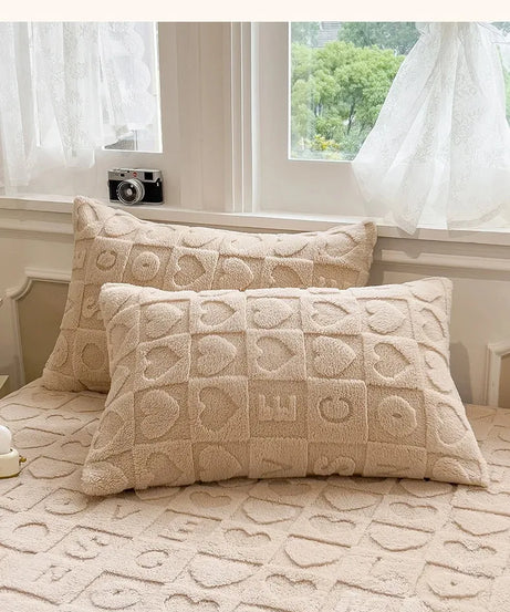 Autumn and Winter Fleece Bedspread, Mattress Protector, Dust Cover Fitted Sheet Suitable for Bedroom Dormitory Hotel Queen Size