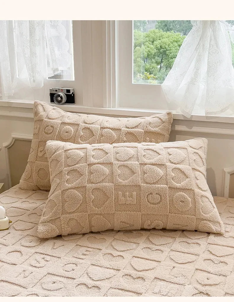 Autumn and Winter Fleece Bedspread, Mattress Protector, Dust Cover Fitted Sheet Suitable for Bedroom Dormitory Hotel Queen Size