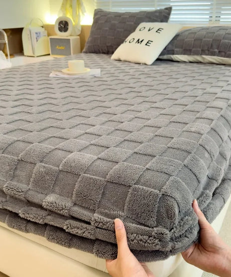 Autumn and Winter Fleece Bedspread, Mattress Protector, Dust Cover Fitted Sheet Suitable for Bedroom Dormitory Hotel Queen Size