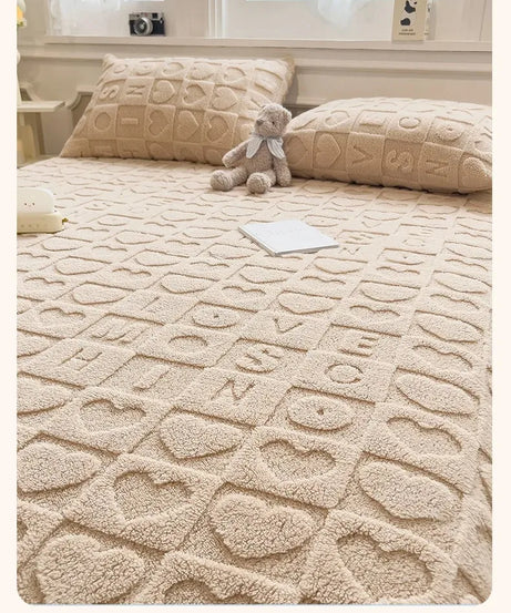 Autumn and Winter Fleece Bedspread, Mattress Protector, Dust Cover Fitted Sheet Suitable for Bedroom Dormitory Hotel Queen Size